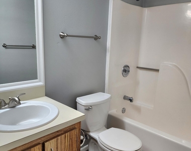 1710 University Lane - Photo Thumbnail 6