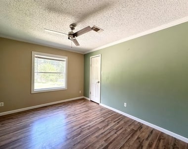 18143 Breezy Drive - Photo Thumbnail 33