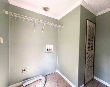 18143 Breezy Drive - Photo Thumbnail 17