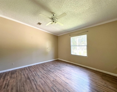 18143 Breezy Drive - Photo Thumbnail 26