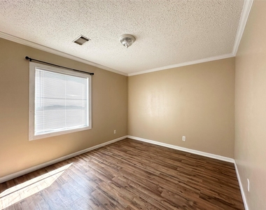 18143 Breezy Drive - Photo Thumbnail 31