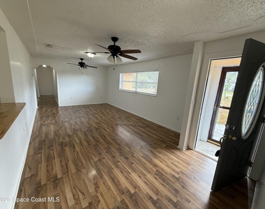 5425 Country Lane - Photo Thumbnail 2