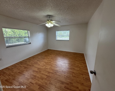 5425 Country Lane - Photo Thumbnail 8