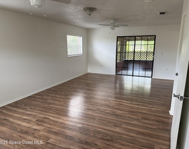 5425 Country Lane - Photo Thumbnail 3