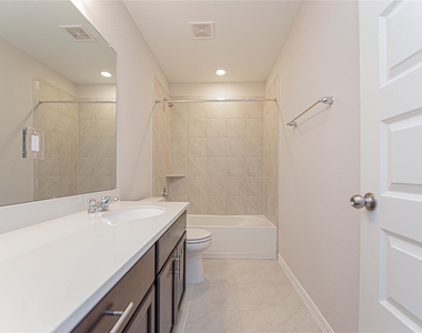 107 Silver Sky Court - Photo Thumbnail 24