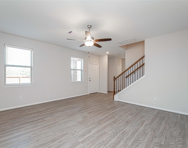 107 Silver Sky Court - Photo Thumbnail 5