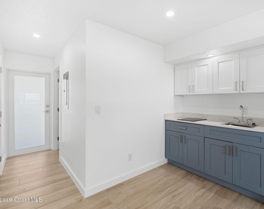 210 6th Avenue - Photo Thumbnail 7