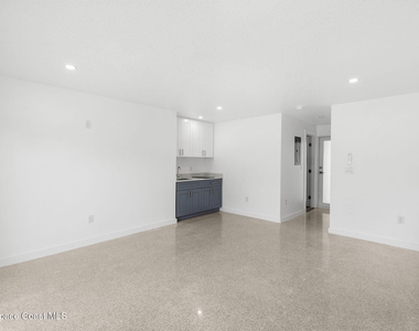 210 6th Avenue - Photo Thumbnail 10