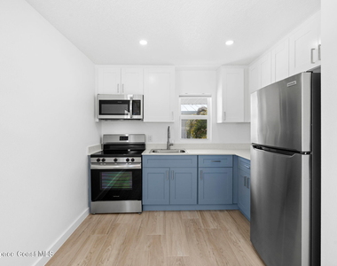 210 6th Avenue - Photo Thumbnail 4