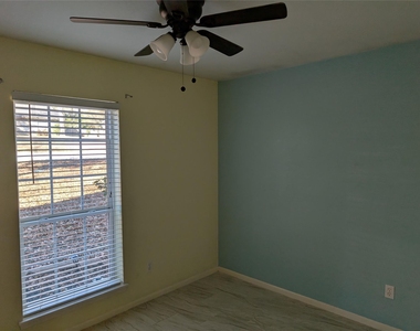 232 Parkhill - Photo Thumbnail 6