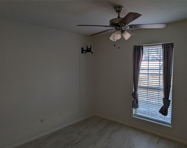 232 Parkhill - Photo Thumbnail 5