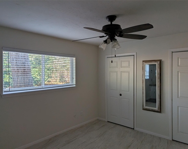 232 Parkhill - Photo Thumbnail 4