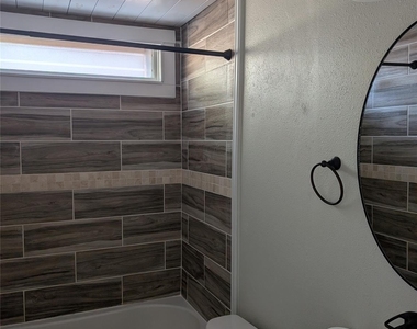232 Parkhill - Photo Thumbnail 7