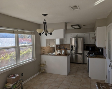 232 Parkhill - Photo Thumbnail 2