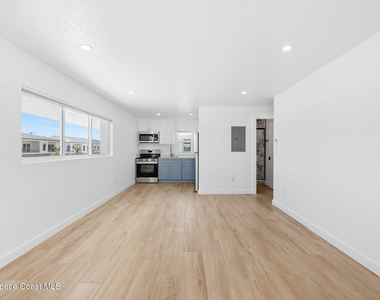 210 6th Avenue - Photo Thumbnail 10
