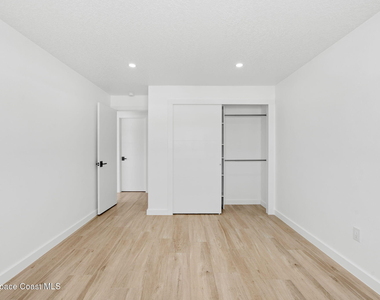 210 6th Avenue - Photo Thumbnail 12