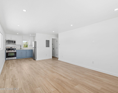 210 6th Avenue - Photo Thumbnail 11