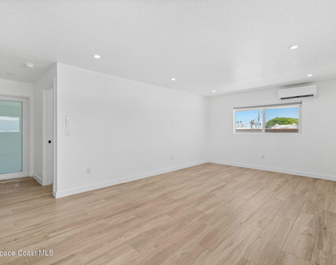 210 6th Avenue - Photo Thumbnail 9