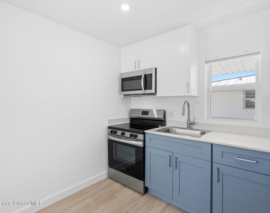 210 6th Avenue - Photo Thumbnail 5