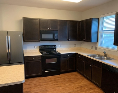 17038 Wilthorne Gardens - Photo Thumbnail 8