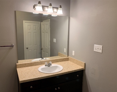 17038 Wilthorne Gardens - Photo Thumbnail 11
