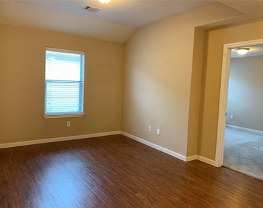 17038 Wilthorne Gardens - Photo Thumbnail 15