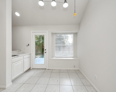 3611 Bee Bayou Lane - Photo Thumbnail 9