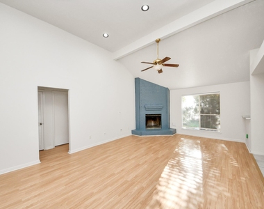 3611 Bee Bayou Lane - Photo Thumbnail 7