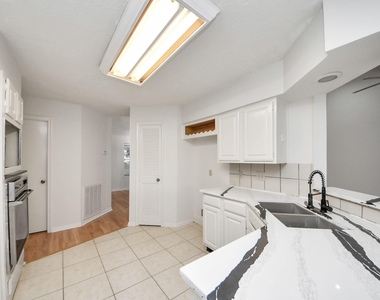 3611 Bee Bayou Lane - Photo Thumbnail 15