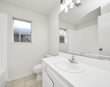 3611 Bee Bayou Lane - Photo Thumbnail 18