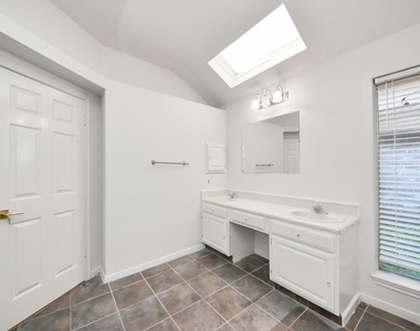 3611 Bee Bayou Lane - Photo Thumbnail 25