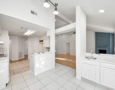 3611 Bee Bayou Lane - Photo Thumbnail 10