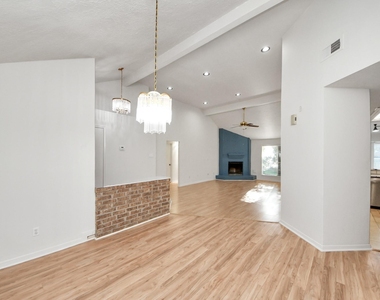 3611 Bee Bayou Lane - Photo Thumbnail 5