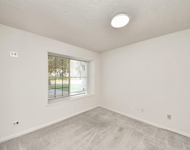 3611 Bee Bayou Lane - Photo Thumbnail 17