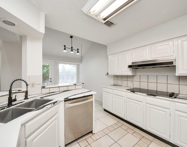 3611 Bee Bayou Lane - Photo Thumbnail 13