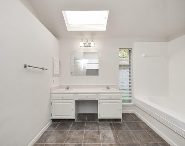 3611 Bee Bayou Lane - Photo Thumbnail 24