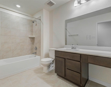7706 Coral Key Drive - Photo Thumbnail 14