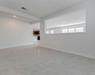 7706 Coral Key Drive - Photo Thumbnail 4
