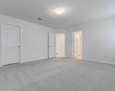 7706 Coral Key Drive - Photo Thumbnail 16