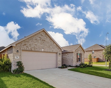 7706 Coral Key Drive - Photo Thumbnail 2
