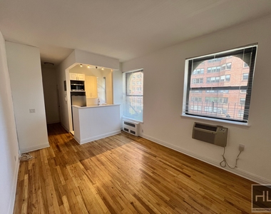 East 83rd Street - Photo Thumbnail 2
