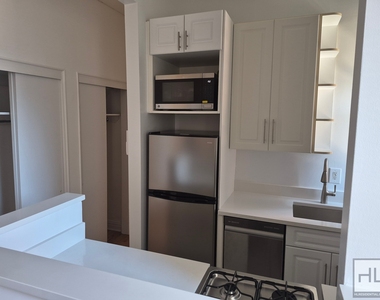 East 83rd Street - Photo Thumbnail 6