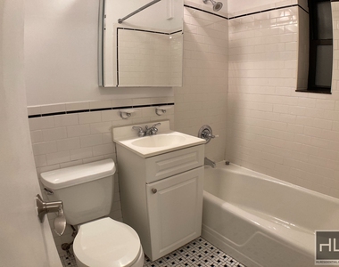 East 84 Street - Photo Thumbnail 3
