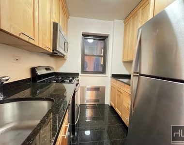 East 55 Street - Photo Thumbnail 2