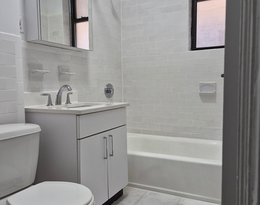 West 104 Street - Photo Thumbnail 4