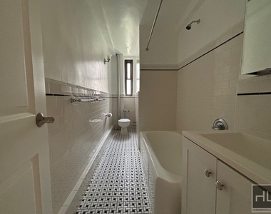 East 56 Street - Photo Thumbnail 3