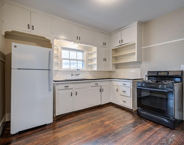 115 Goldenrod Street - Photo Thumbnail 4