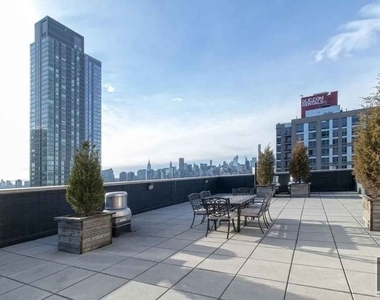 Queens Plaza North - Photo Thumbnail 5