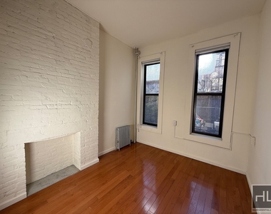 East 9th Street - Photo Thumbnail 3