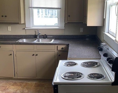 1140 Ewing Street - Photo Thumbnail 4